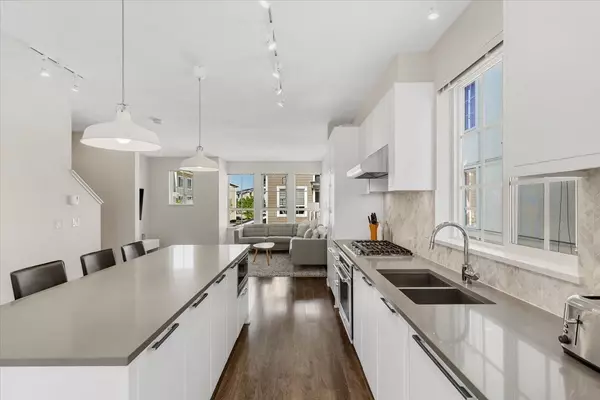 Ladner, BC V4K 0C9,5551 Admiral WAY #41