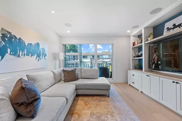 2121 W 6th AVE #215,  Vancouver,  BC V6K 1V5
