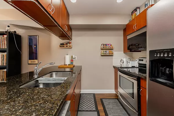 Langley, BC V3A 1G2,5516 198 ST #315