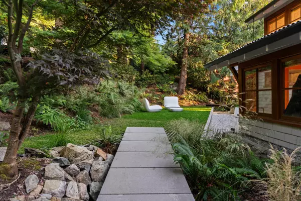 West Vancouver, BC V7W 1W9,6072 Eagleridge DR