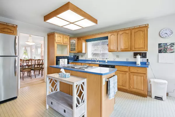 Coquitlam, BC V3J 7S9,1855 Walnut CRES