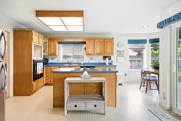 Coquitlam, BC V3J 7S9,1855 Walnut CRES