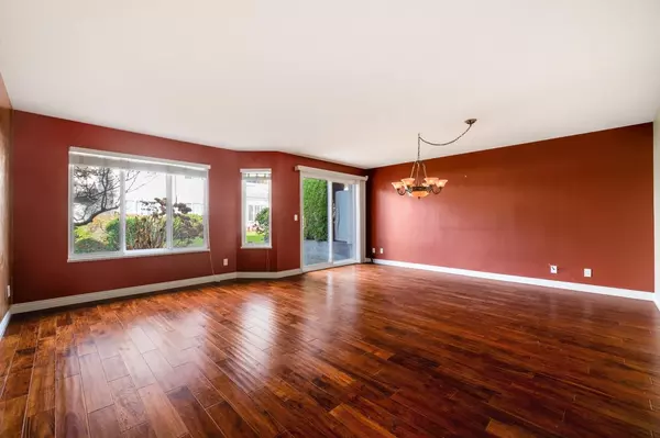 Surrey, BC V3W 0R8,13888 70 AVE #200