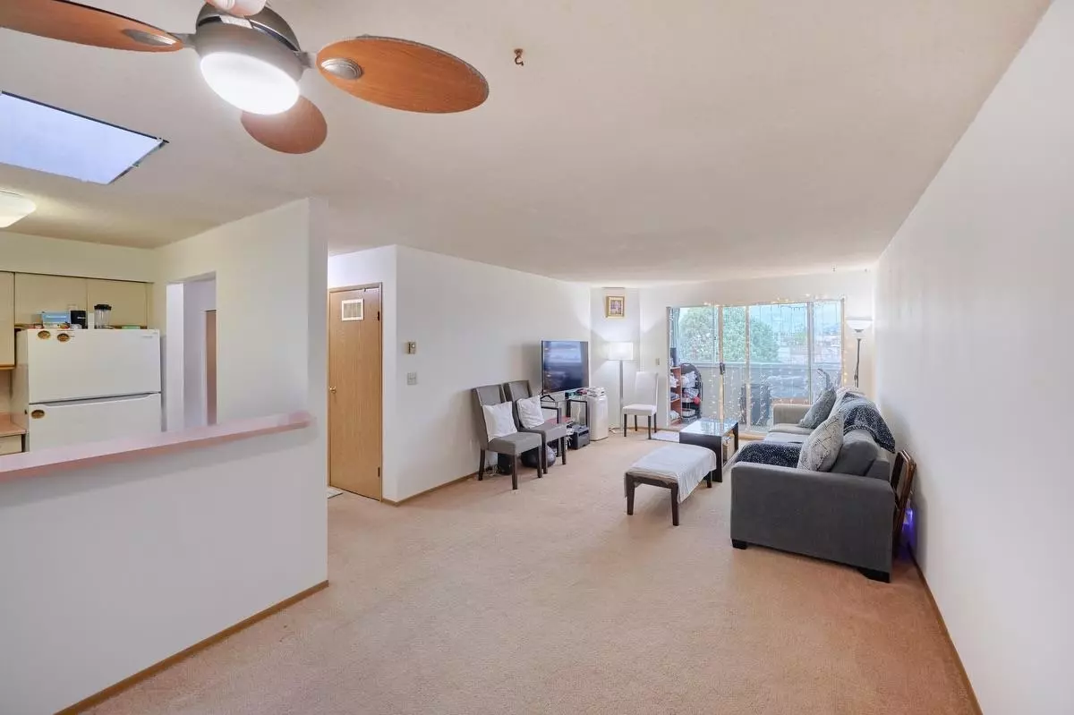 Surrey, BC V3W 4T1,7175 134 ST #311