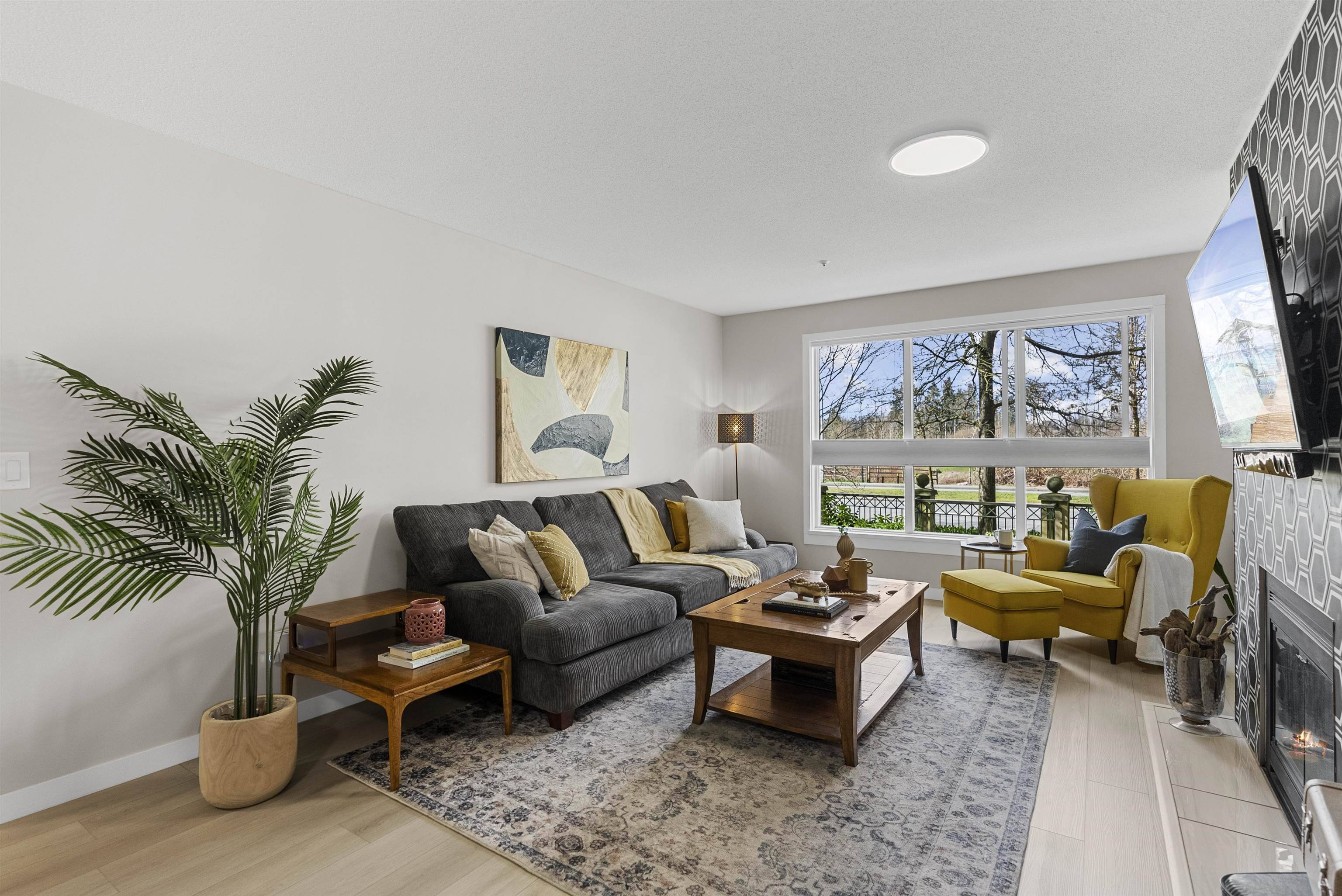 Surrey, BC V3W 0S1,13860 70 AVE #210