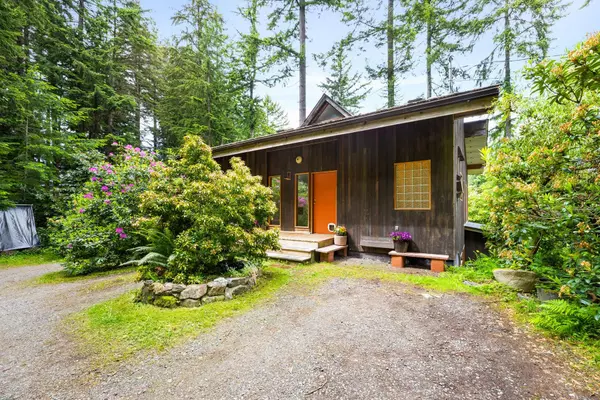 Bowen Island, BC V0N 1G2,564 Cowan RD