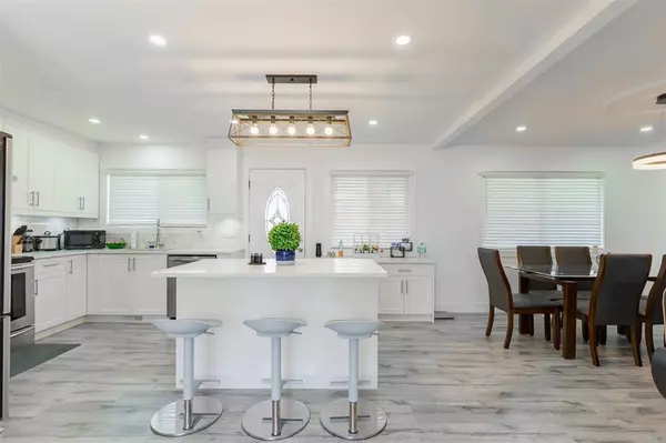 Abbotsford, BC V2T 1G1,32373 Dolphin CRES