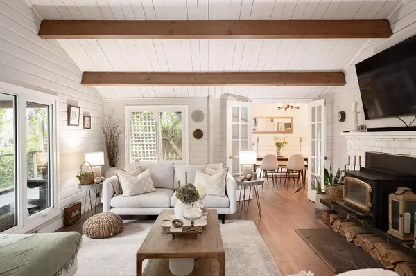 Bowen Island, BC V0N 1G2,1565 Whitesails DR