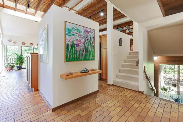 Lions Bay, BC V0N 2E0,325 Oceanview RD