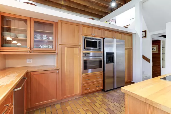 Lions Bay, BC V0N 2E0,325 Oceanview RD