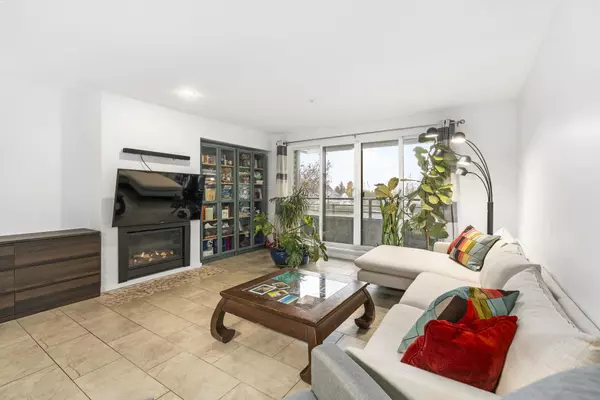 Vancouver, BC V5P 2S1,2150 SE Marine DR #1