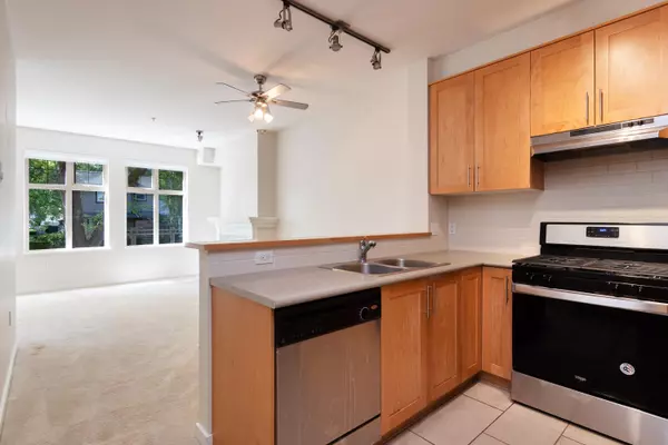 Vancouver, BC V6J 5M8,4883 Maclure Mews #201