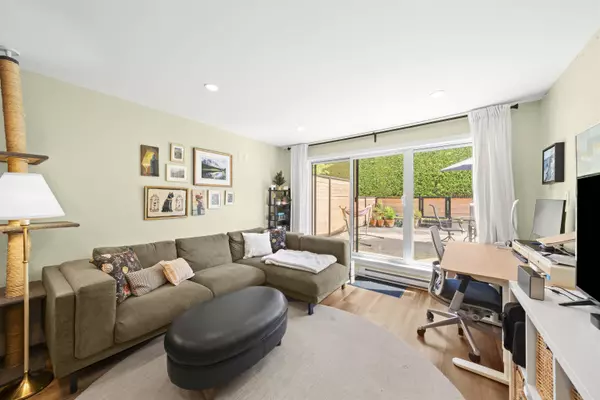 New Westminster, BC V3M 4B1,215 Mowat ST #214