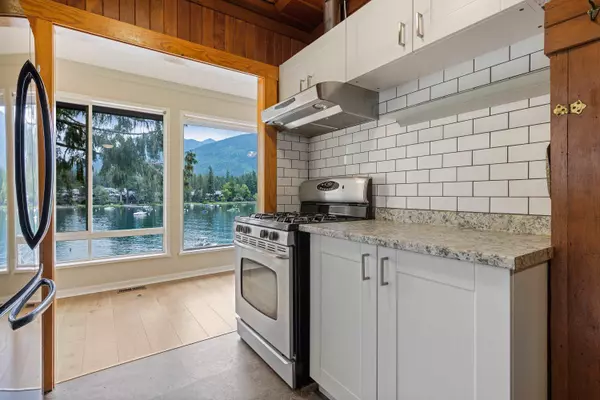Cultus Lake, BC V2R 5A1,36 Lakeshore DR