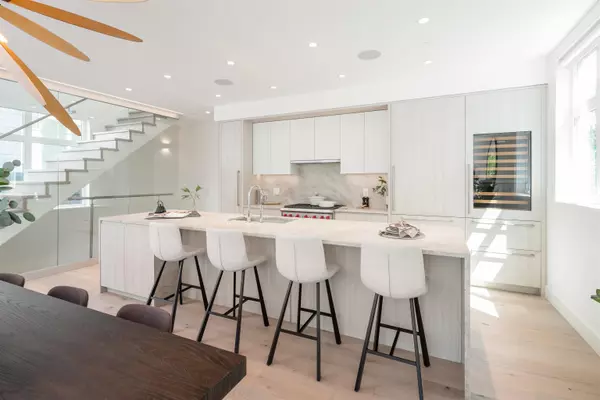 West Vancouver, BC V7T 1J1,584 Arthur Erickson PL