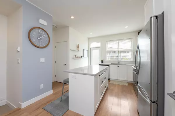 Abbotsford, BC V4X 0B9,27735 Roundhouse DR #106