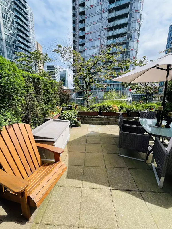 Vancouver, BC V6B 0E3,821 Cambie ST #503