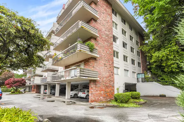 West Vancouver, BC V7T 1L5,235 Keith RD #1214