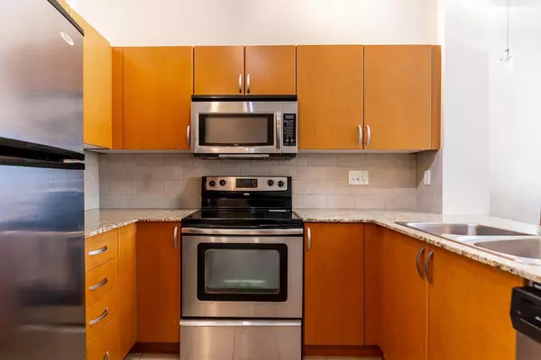 Surrey, BC V3T 0B8,13789 107a AVE #323