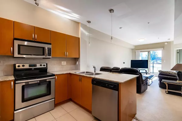 Surrey, BC V3T 0B8,13789 107a AVE #323