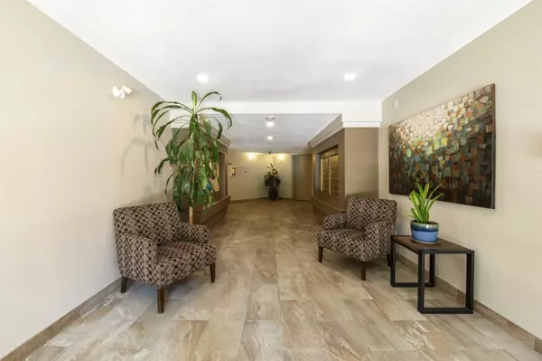 Surrey, BC V4A 9T4,15185 22 AVE #208