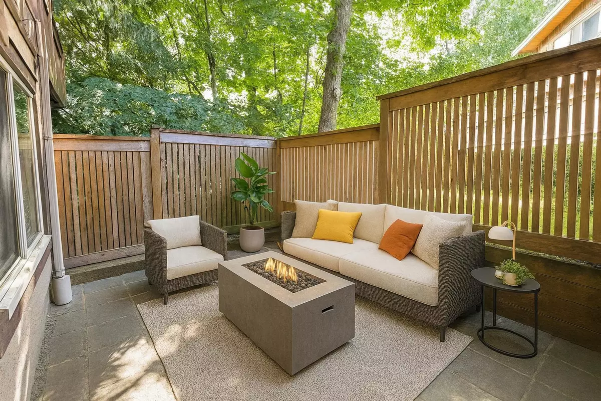 Port Moody, BC V3H 3V6,319 Highland WAY #1