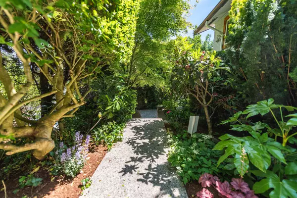 Sechelt, BC V0N 3A0,5711 Trail AVE