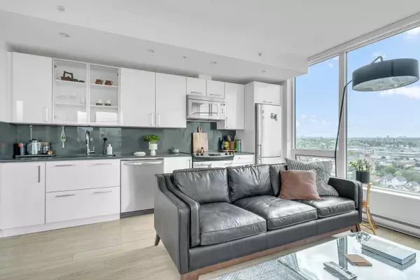 Vancouver, BC V6A 0G9,983 E Hastings ST #PH8
