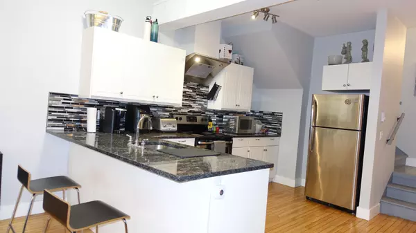 Maple Ridge, BC V2X 3H3,12016 York ST #2