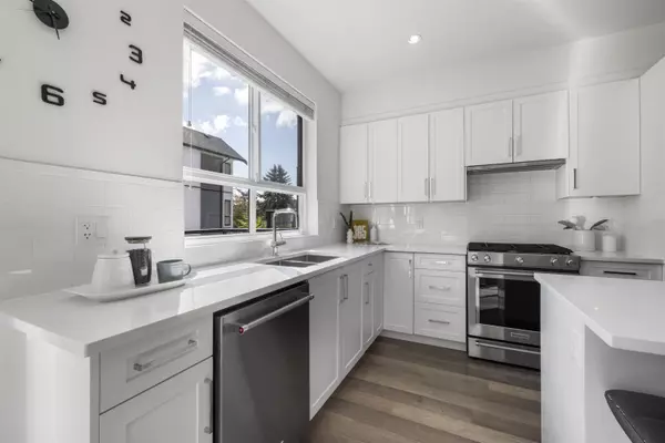 16760 25 AVE #32, Surrey, BC V3Z 0W4