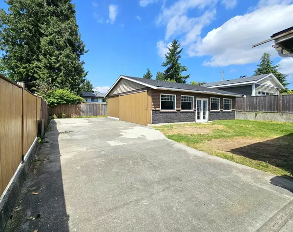 Surrey, BC V3R 4V4,15117 Canary DR