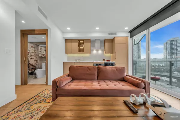 Vancouver, BC V6Z 0E7,89 Nelson ST #704