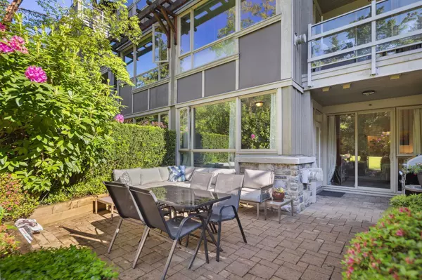 560 Raven Woods DR #210,  North Vancouver,  BC V7V 1H1