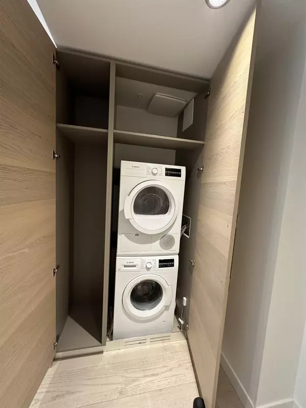 Vancouver, BC V6Z 0G7,1289 Hornby ST #3603