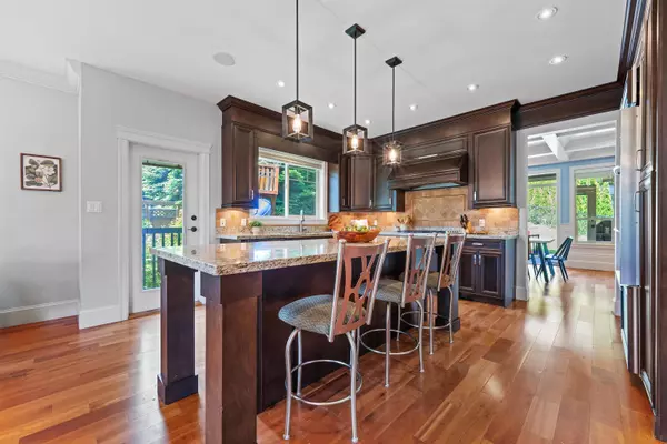 Squamish, BC V8B 0G1,1041 Glacier View PL