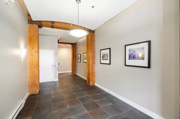 Vancouver, BC V6B 2S2,1178 Hamilton ST #304