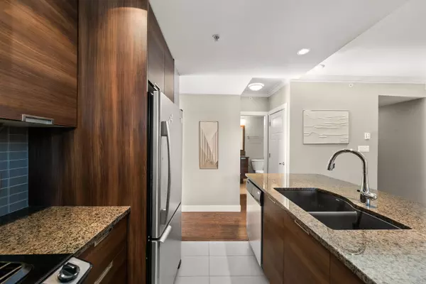 Coquitlam, BC V3B 0C4,2968 Glen DR #501