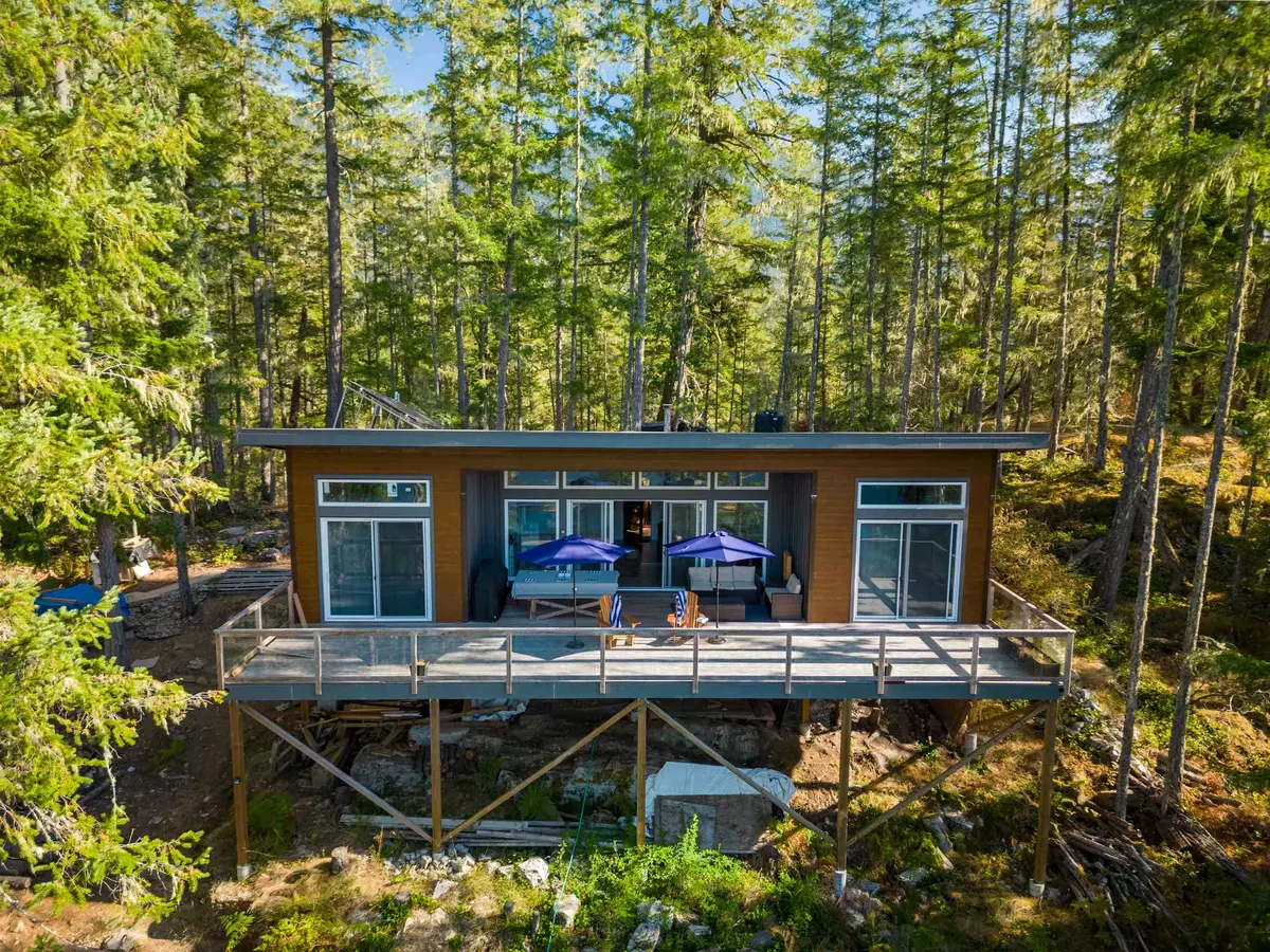 Pender Harbour, BC V0N 2H1,8444 West Sakinaw Lakeshore WAY