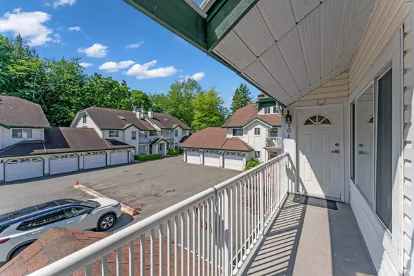 Surrey, BC V3R 4K5,10308 155a ST #204