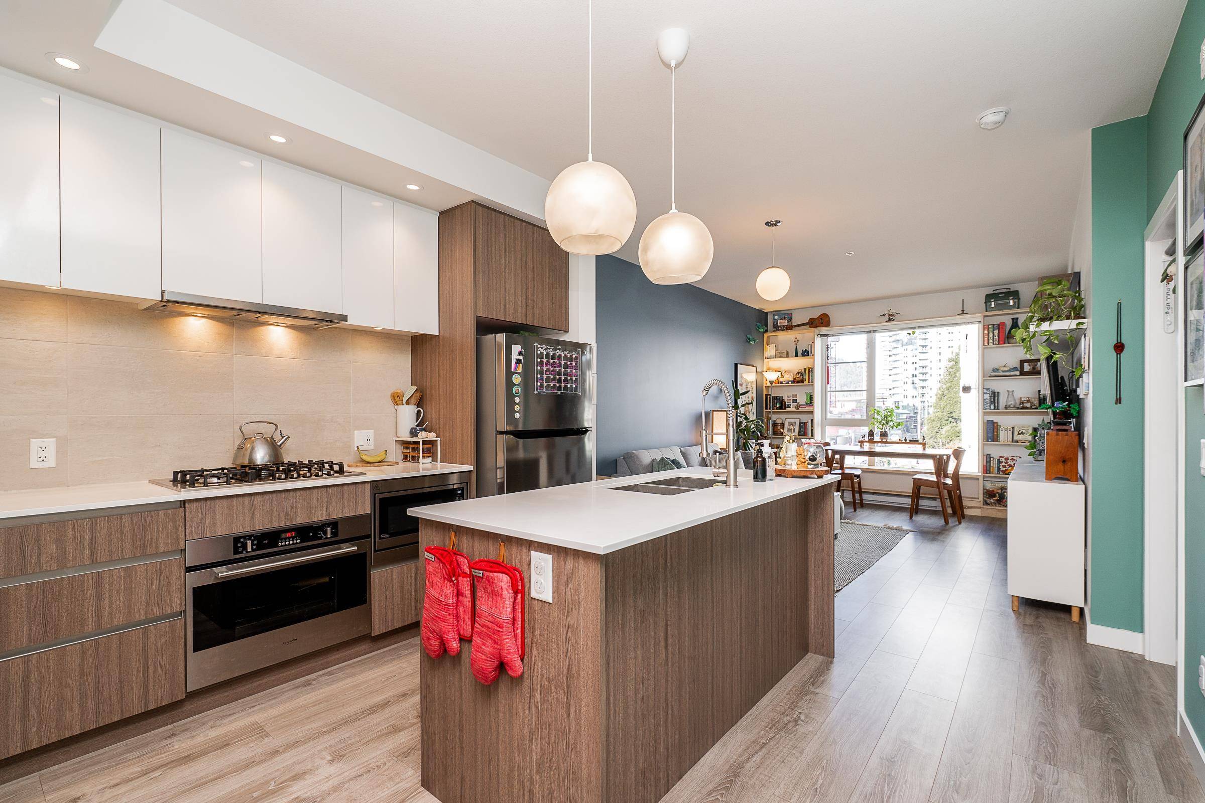 Coquitlam, BC V3J 0H8,516 Foster AVE #310