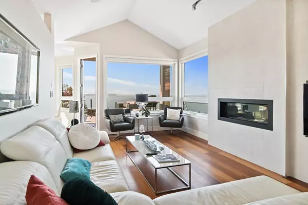 White Rock, BC V4B 1M1,15095 Royal AVE