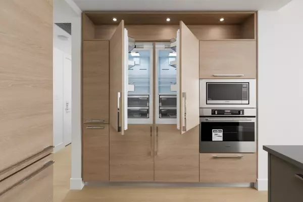 Burnaby, BC V3N 0H1,7358 Edmonds ST #911