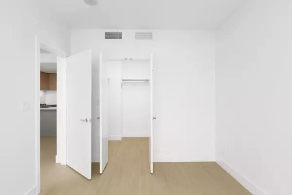 Burnaby, BC V3N 0H1,7358 Edmonds ST #911