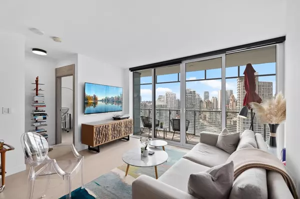 89 Nelson ST #2420,  Vancouver,  BC V6Z 0E7