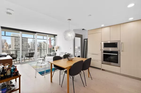 Vancouver, BC V6Z 0E7,89 Nelson ST #2420