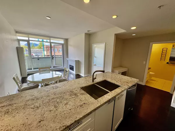 Sechelt, BC V7Z 0J2,5665 Teredo ST #212