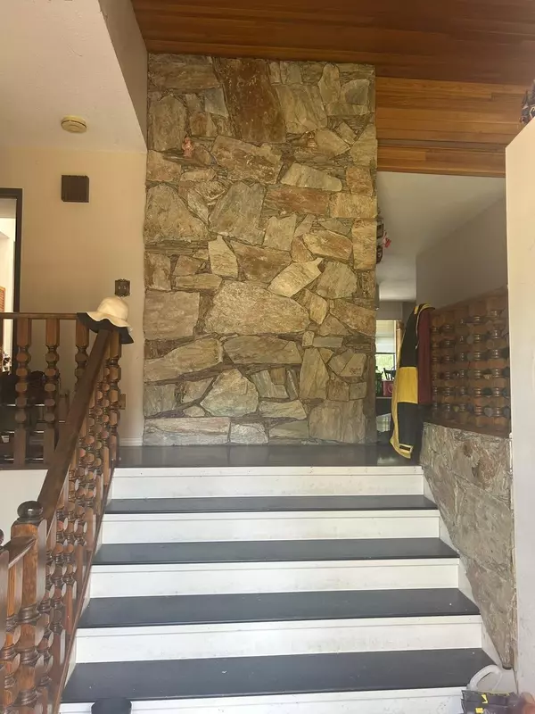 Surrey, BC V4N 2J4,9860 160 ST