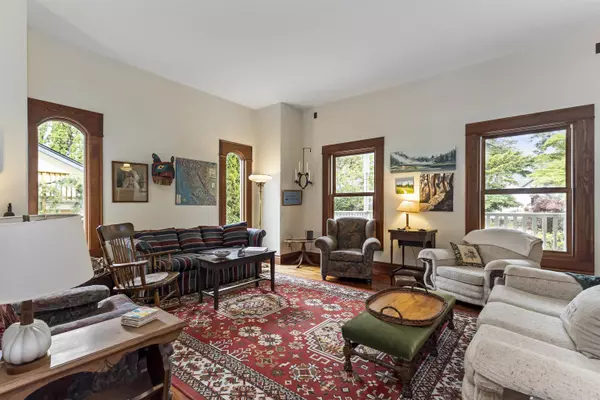 Hope, BC V0X 1L0,690 Fraser AVE