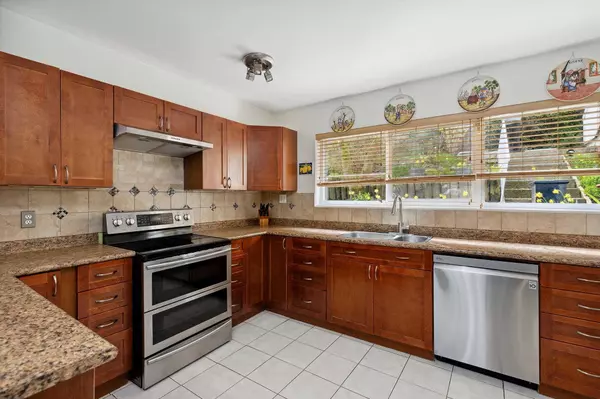 Port Moody, BC V3H 1M6,1059 Cecile DR