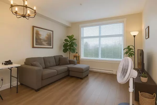 Surrey, BC V3T 0R7,11077 Ravine RD #325